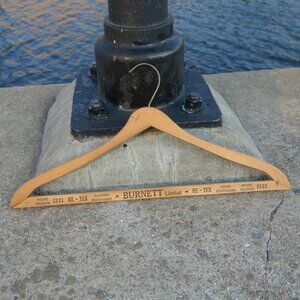 Vintage BURNETT Limited RE TEX Cleaners Nettoyeurs Dyers Texturiers Wood Hanger